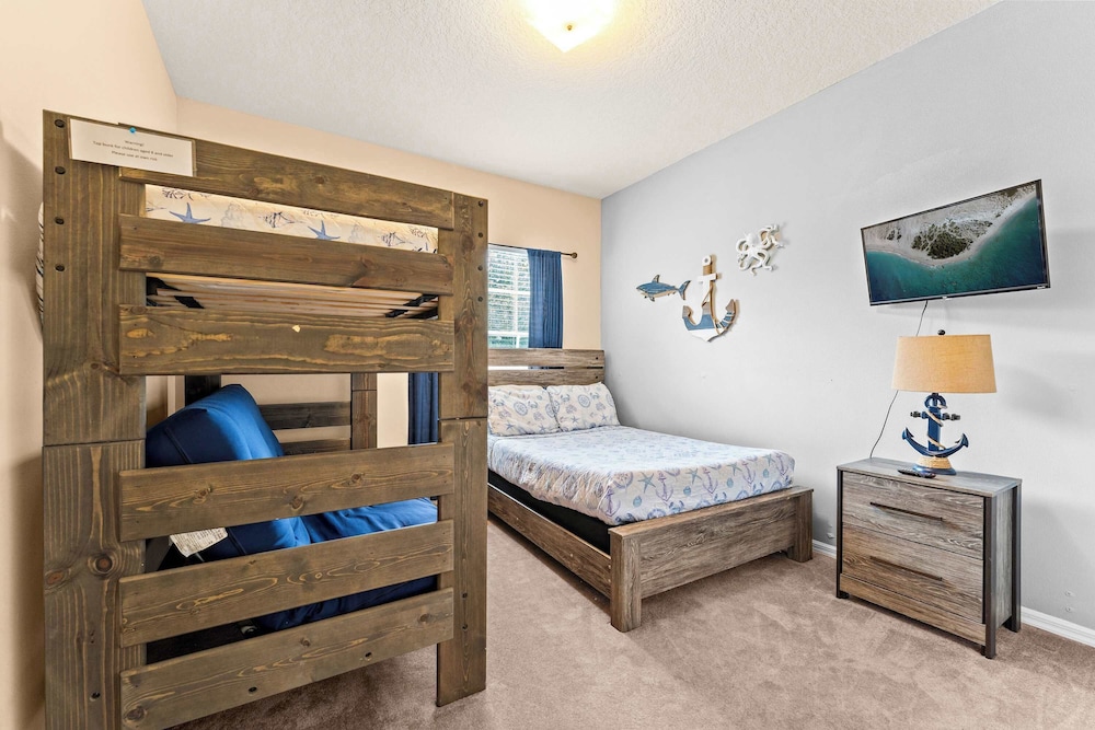 Poolside At Calabay - Home for 11 With Game Room, Pool & Hot Tub