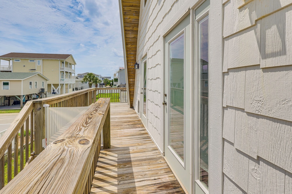 Unique A-frame Beach House: 'the Beacon at Oib'
