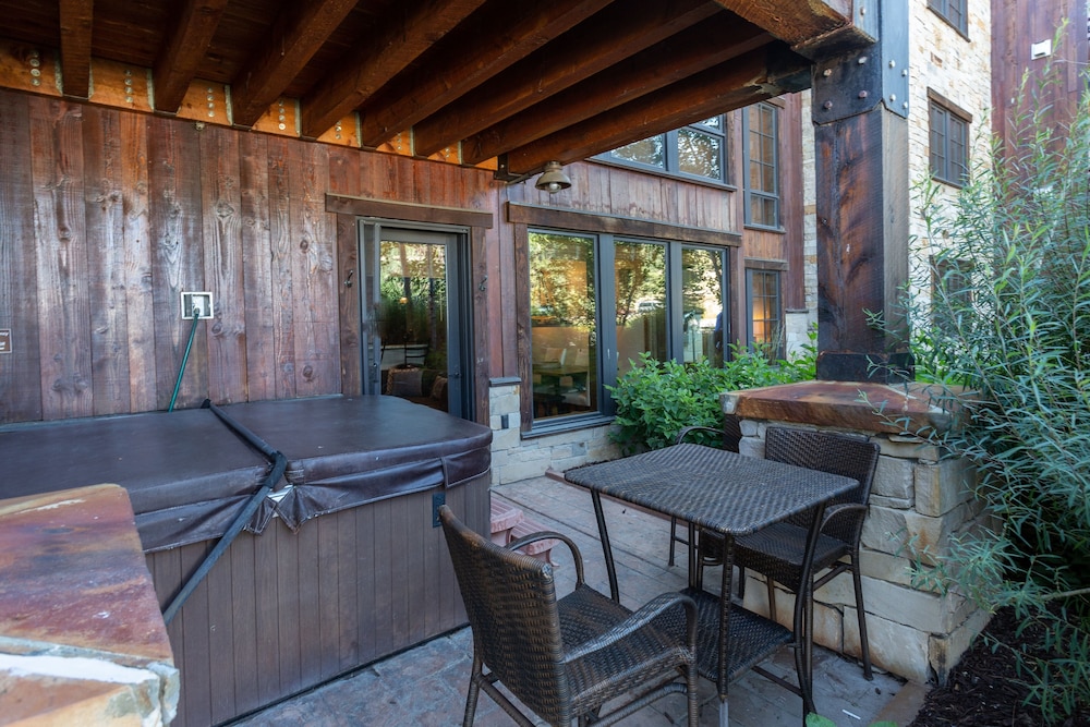 1 Bedroom Condo with Spa - Silver Baron Lodge 1 Condo