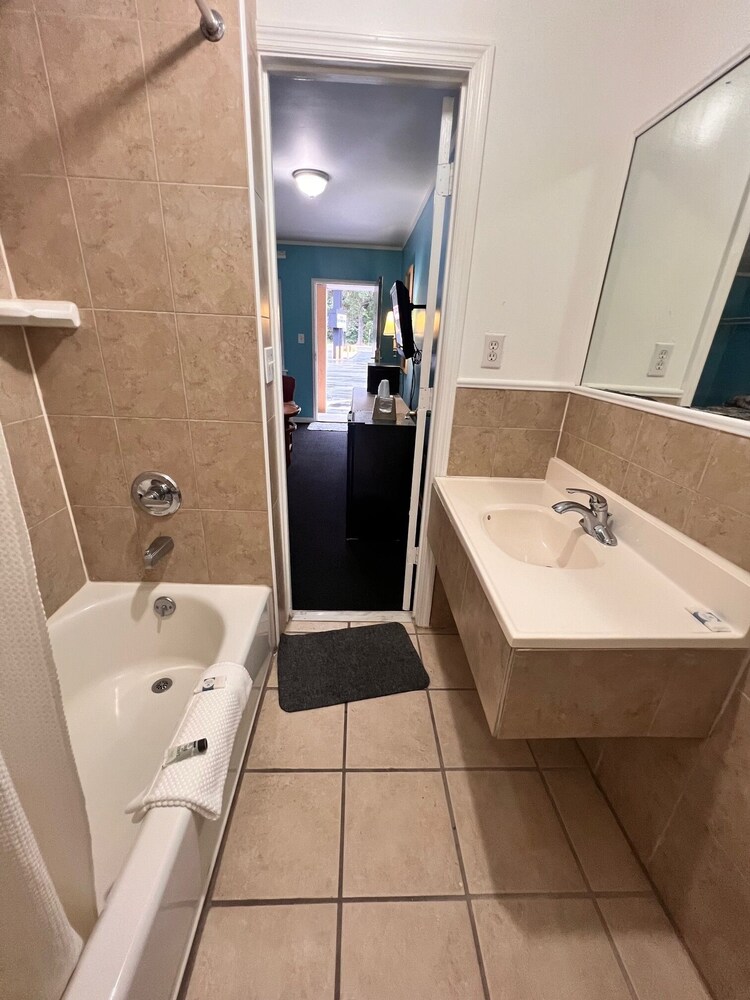 BUDGET INN