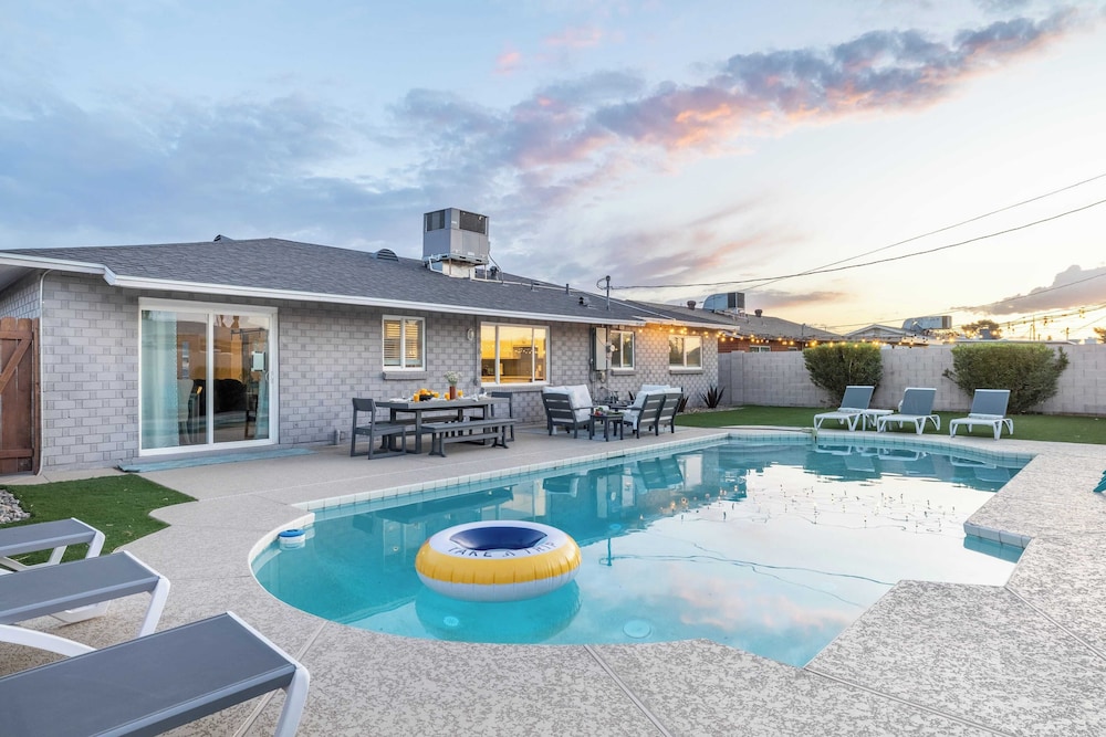 Indianola Oasis Private Pool, Outdoor Living & Old Town Access