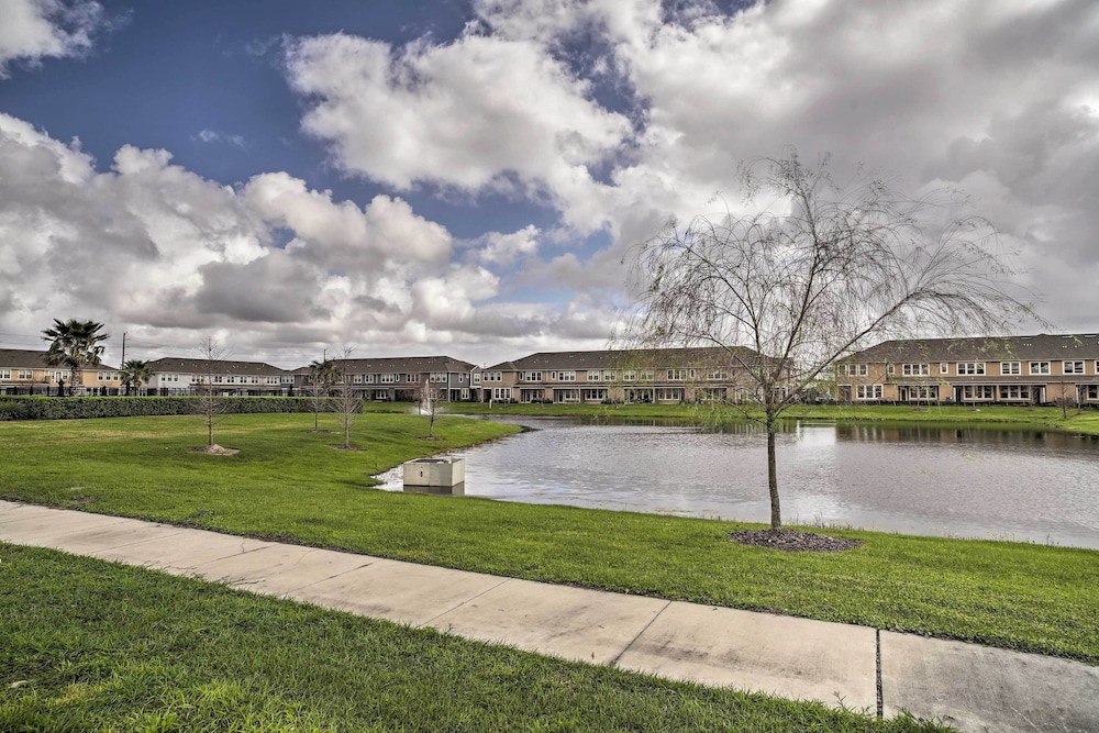 4 Mi to Dtwn: Home w/ Pool Access in Sanford