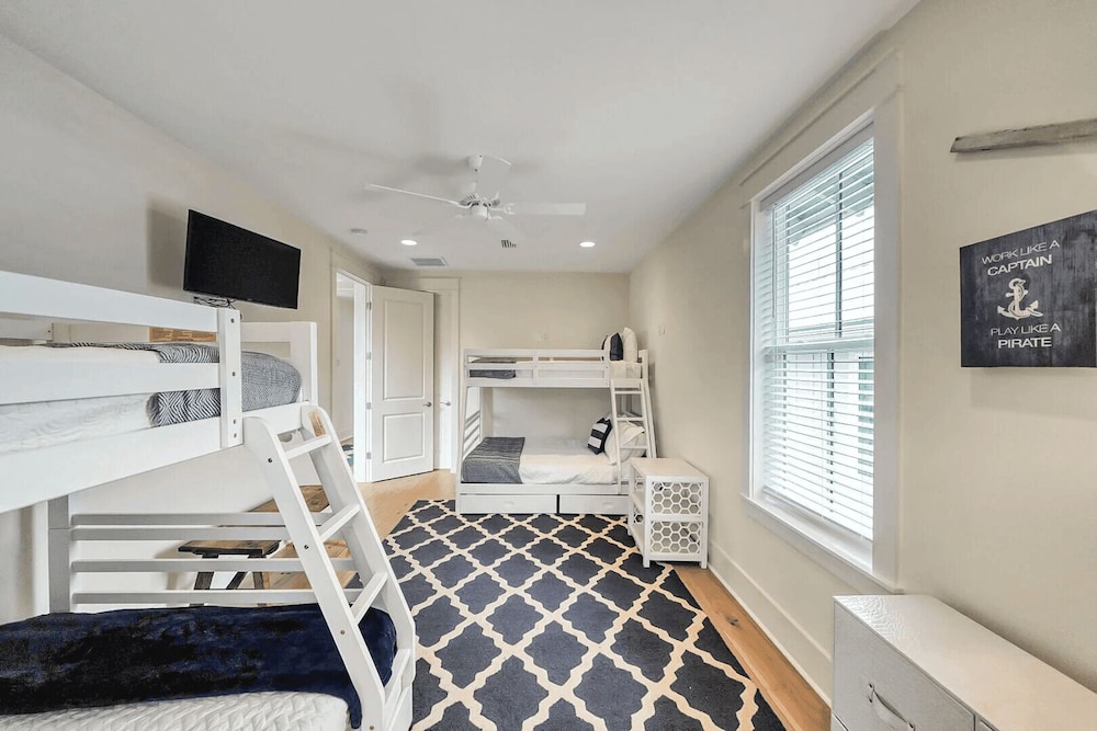 Tranquil Tides by Avantstay Seacrest Pool Access + Bikes