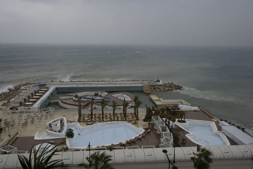 Lahoya Suites