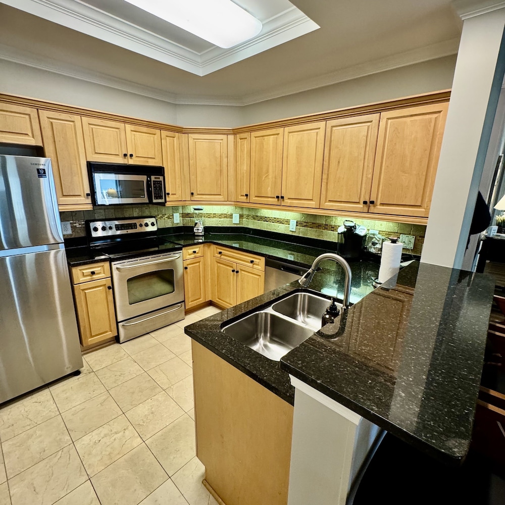 Oceanview Condo With Amenities, 703 Royale Palms 2 Bedroom Condo