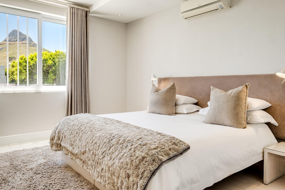 Camps Bay Villa w Views Pool Sapphire Tide Retreat