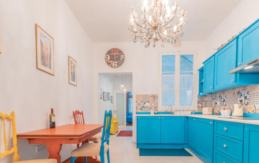 Fairytale - Maltese Balcony - Separate Living Room