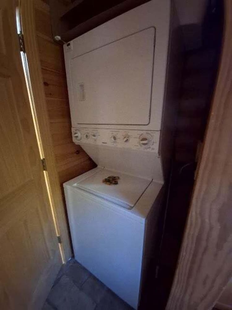 Reservation 2 Bedroom Cabin