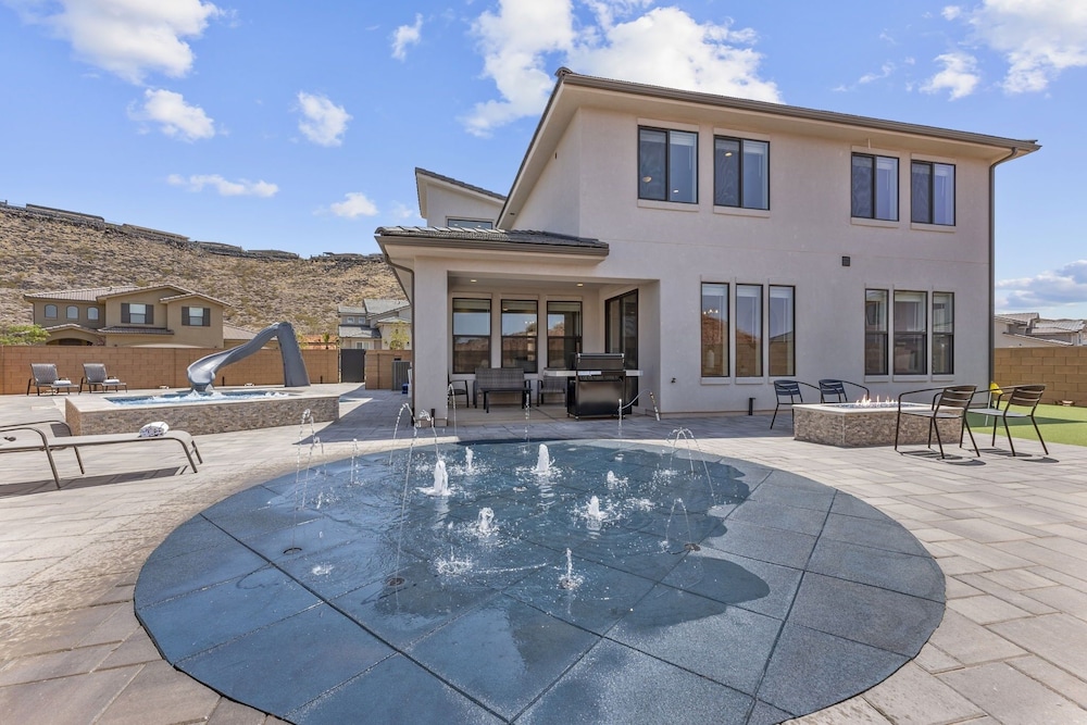 The Splash Yard 5 Bedroom Home