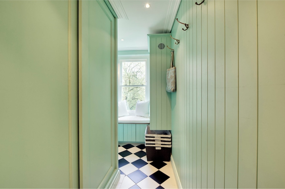 Stunning 2 Bedroom Apartment in Little Venice West London