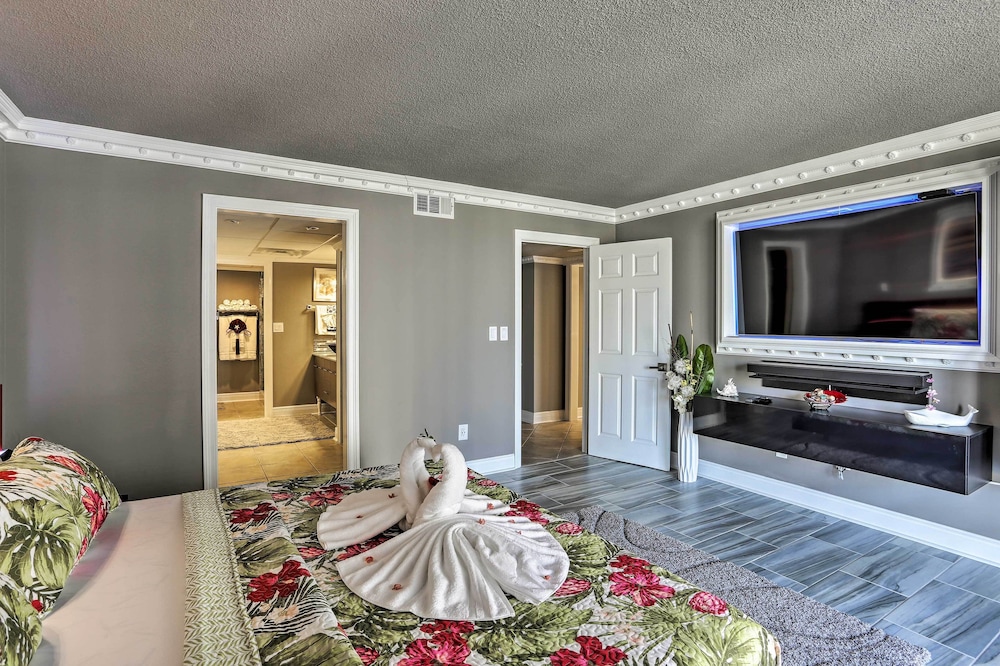 Panama City Beach Condo w/ Balcony & Ocean Views