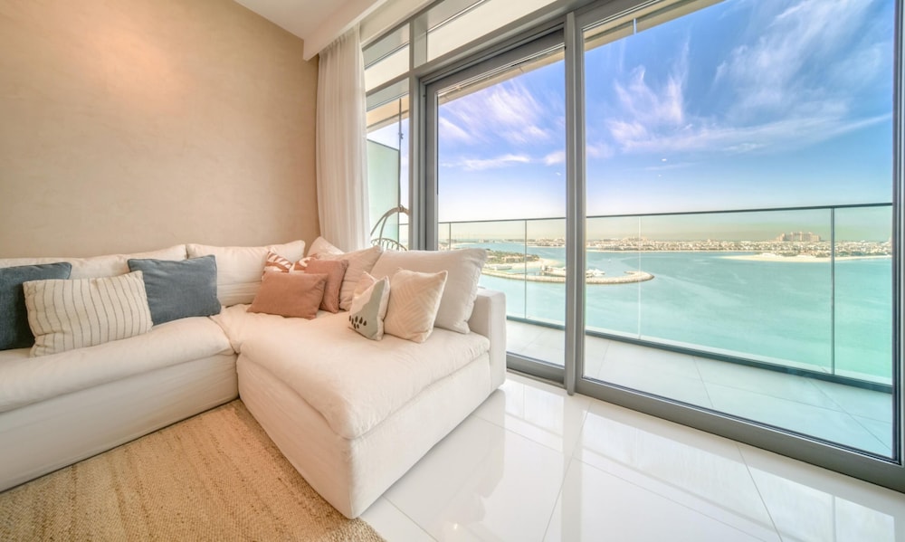 Luxury Sea View Living on Emaar Beachfront