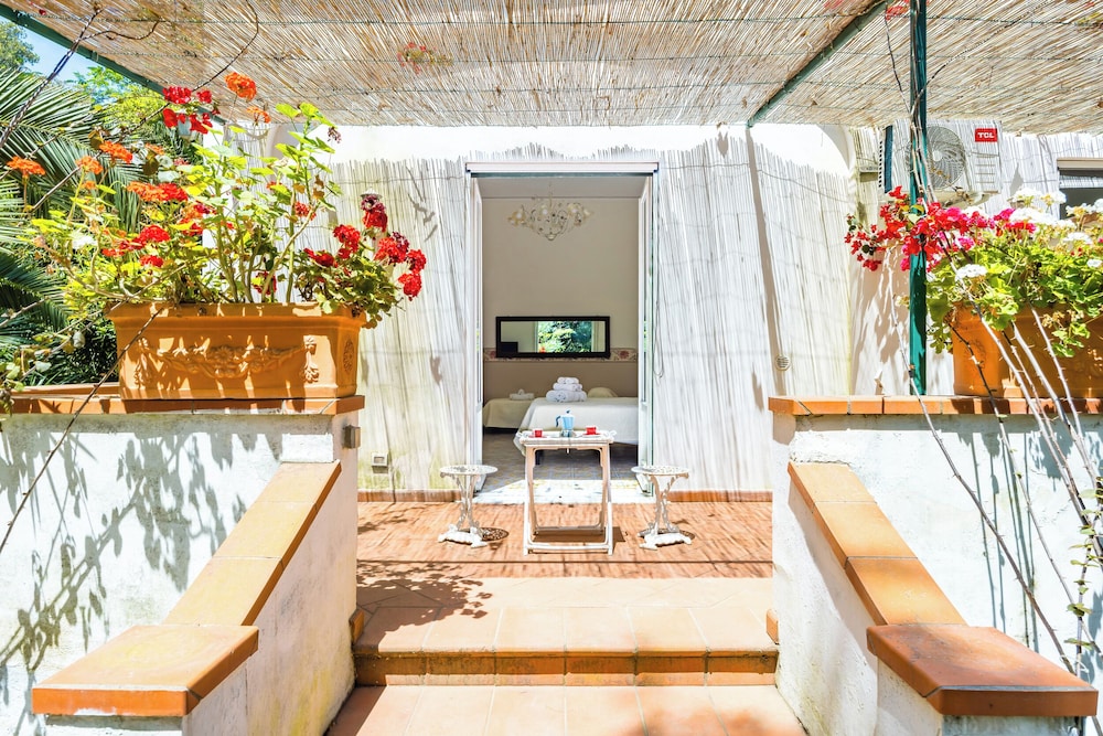 Villa Villari Terrace and Patio by Napoliapartments