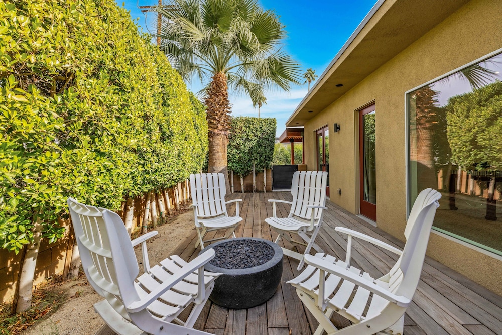 Mid-Century Elegance & Fun in Tahquitz River Estates