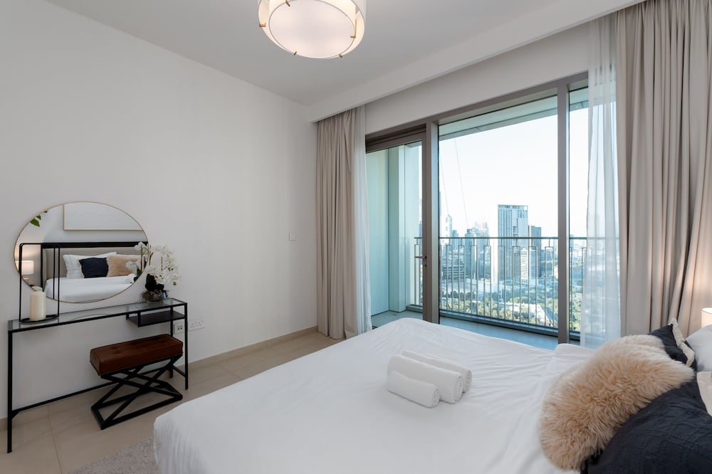 Sleek 2BR at Downtown Close to Dubai Mall