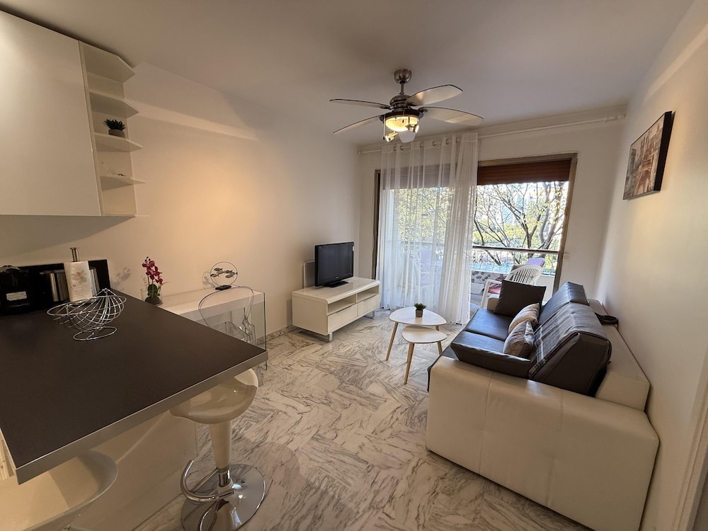 Central Studio in Cannes Near The Martinez- 2351