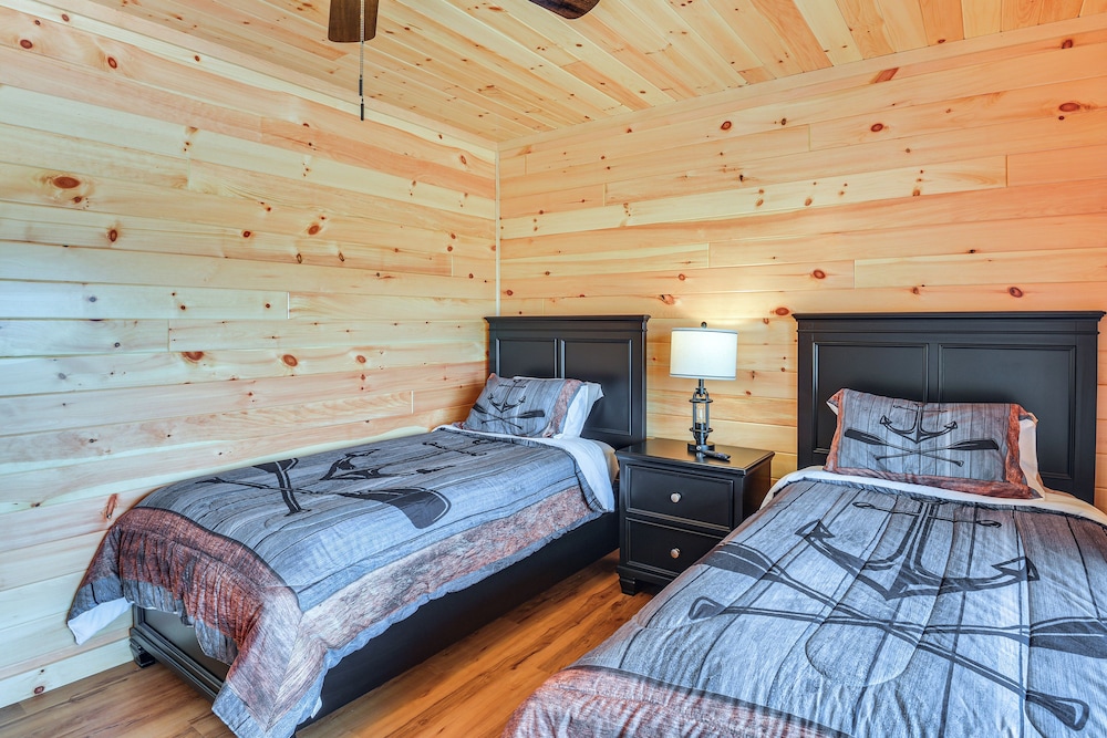 3 Mi to St Lawrence River: Spacious Ranch Home
