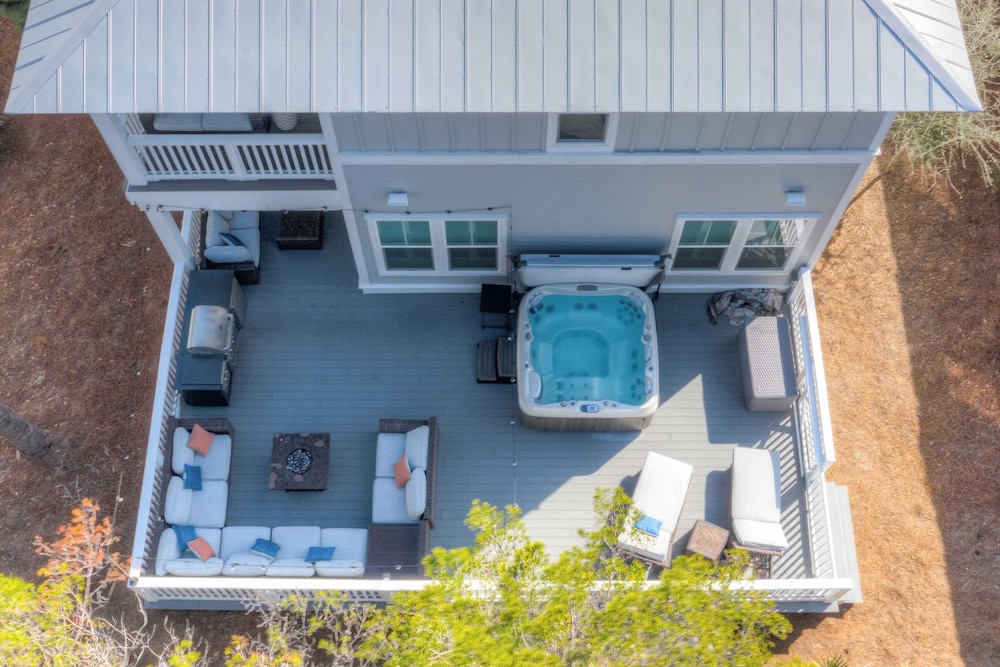 Coconut Cove by Avantstay Deck w/ Hot Tub, Access to 2 Pools