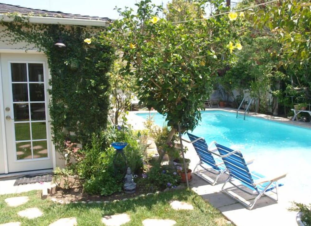 Charming Culver City Cottage w/ Shared Pool+garden