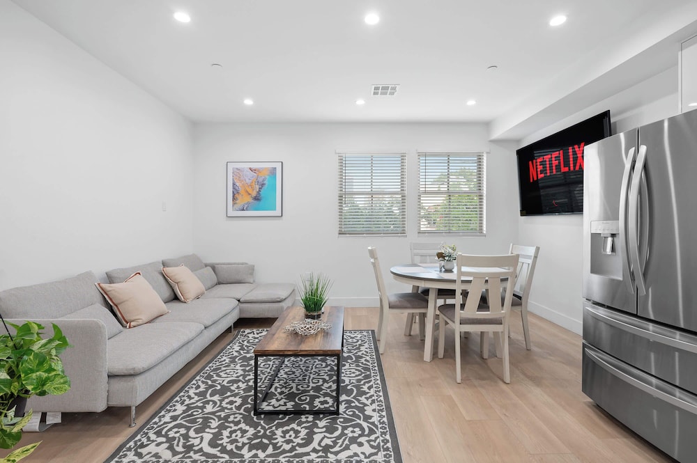 Not Affected by the Fire/modern 5BR Home With Full Amenities & Parking #2
