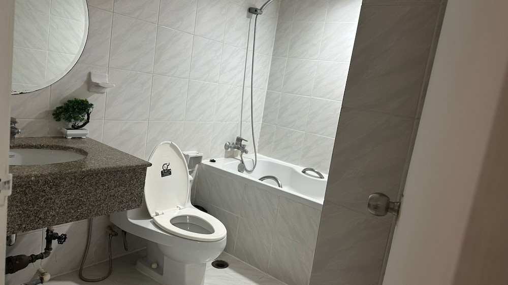 Omni Tower Sukhumvit Nana - Direct