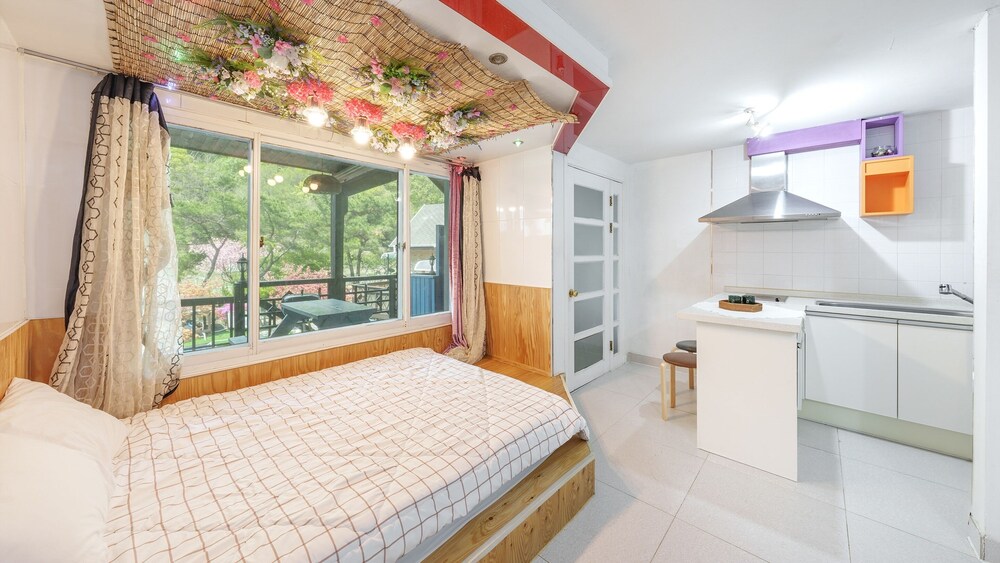 Gapeong Eoneunal Spa Pet Pension