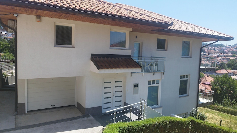 Luxury Prime Apartments with Parking