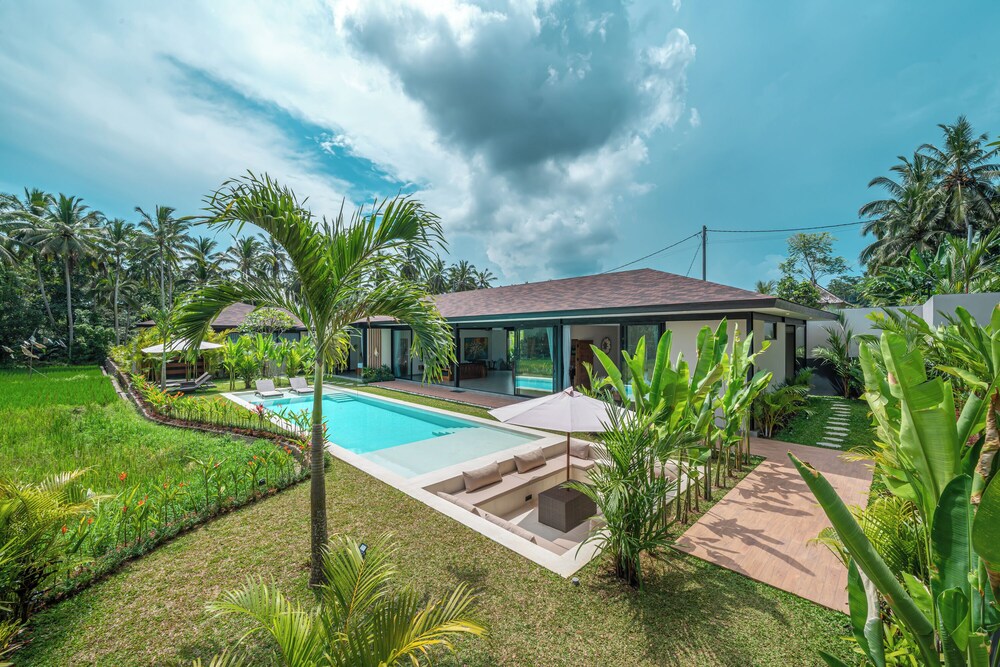 Xanadu - 5BR Ubud Designer Villa, Pool with Rice Fields Views