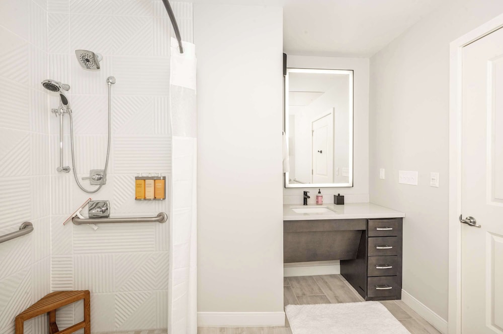 The 333 Suites 204 Stay for 2