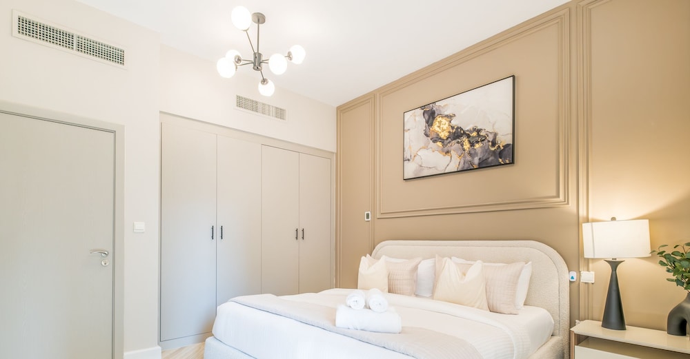 LUX The Luxurious Central JBR Suite 2