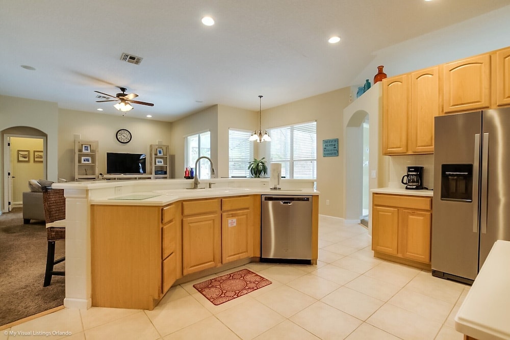 Fantastically Decorated 4 bed 3 Bath - Image 5