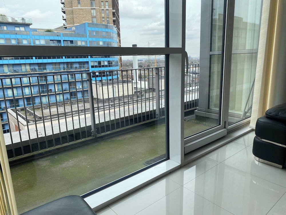 Cosy 3 bed Penthouse in Royal Docks London