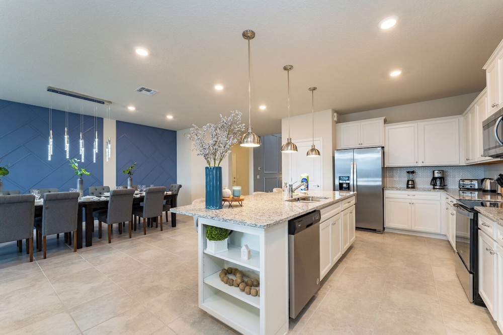 Amazing 8BR Villa by Disney Pool Theater