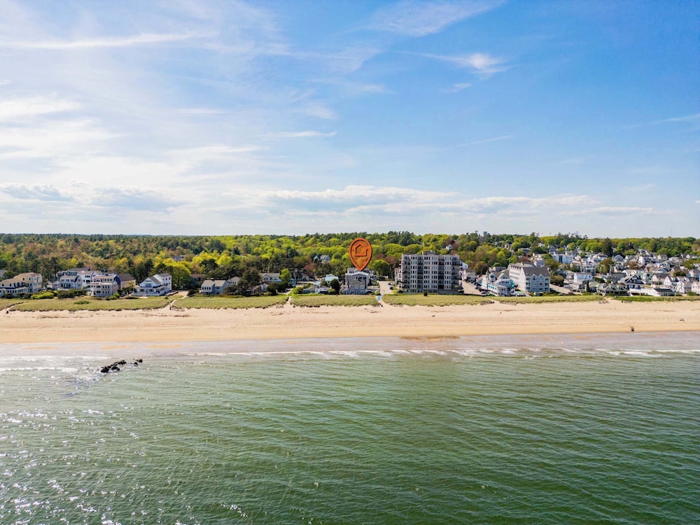 Oceanfront Home - Beach Access - Deck + Ping Pong