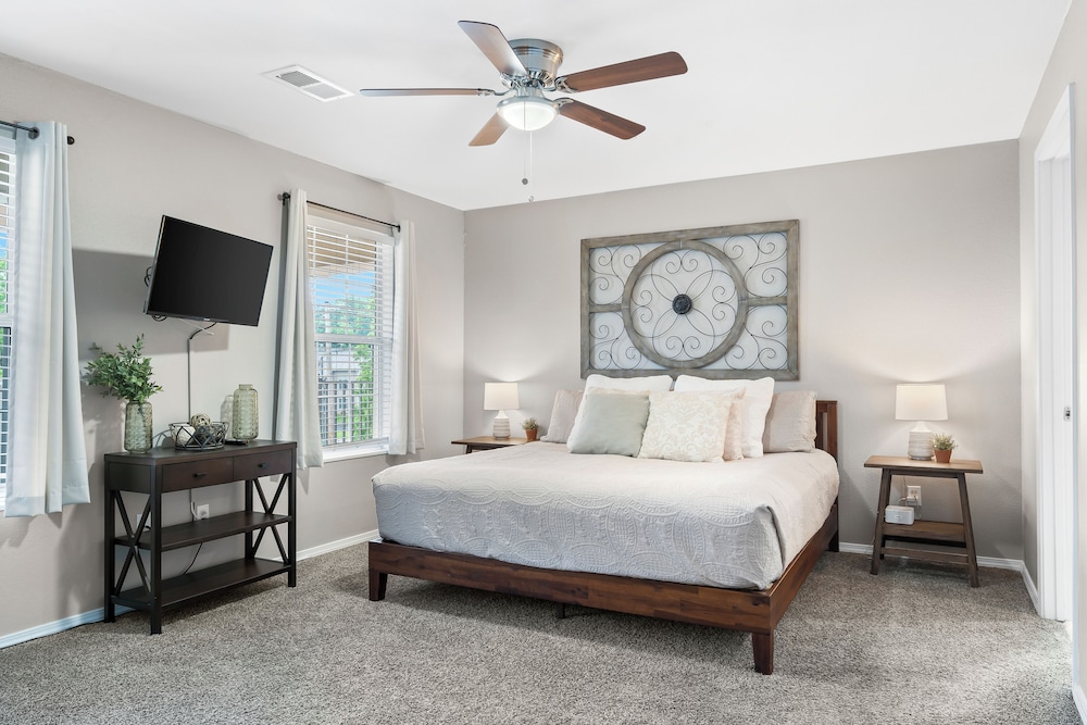 Lakeside Bliss Retreat 2 BDR
