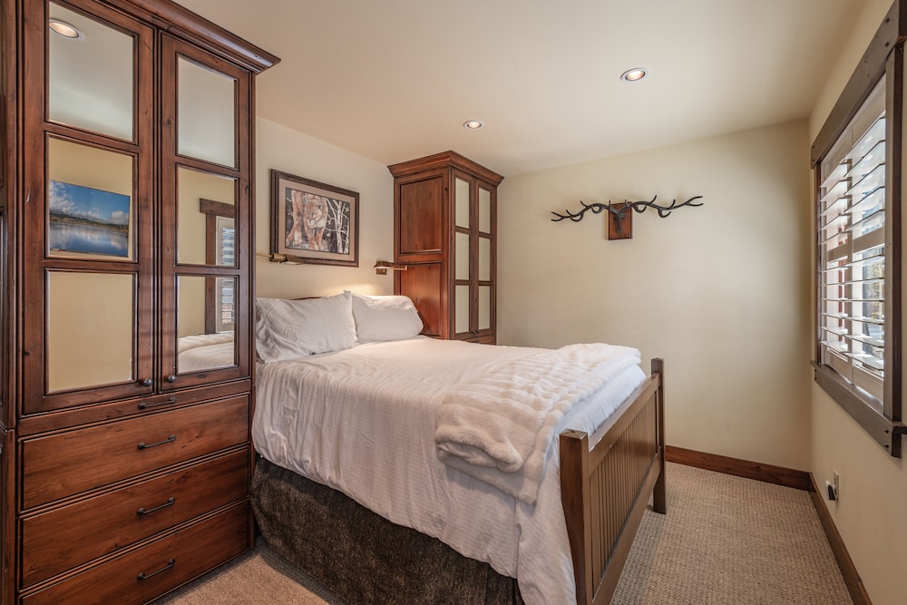 Gorgeous Northstar Condo Walk to Village view 3
