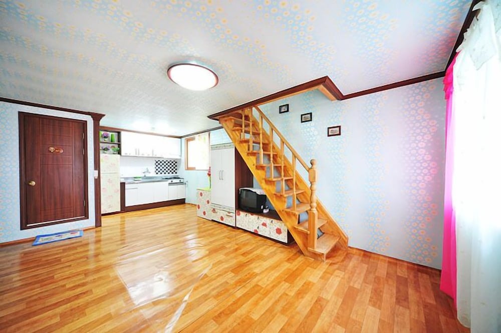 Star Song Pension