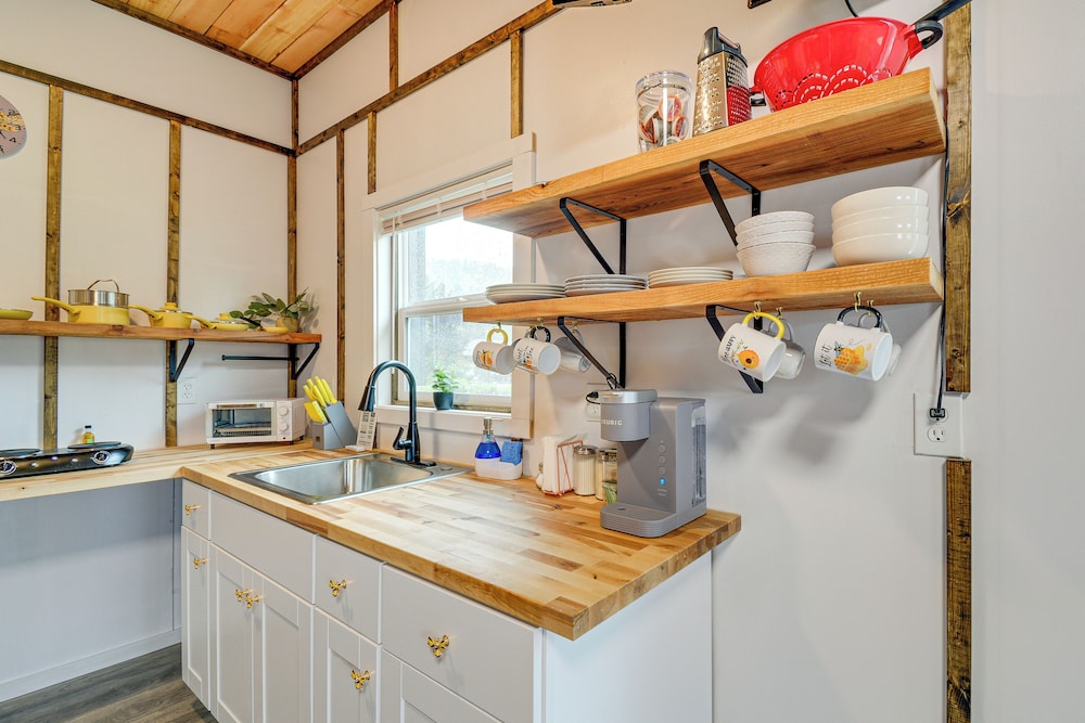 Near Twilight Sites & Scenic Hikes: Forks Apt