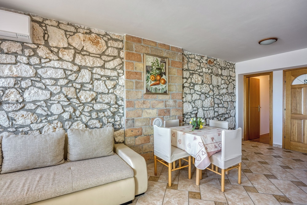 Apartment Jakara 2