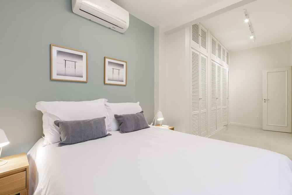Leblon Coast Amazing 3 Bedroom in Leblon