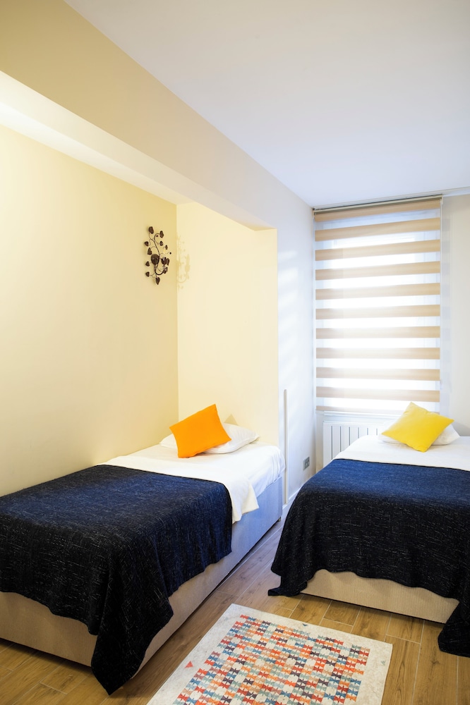 Big Cute Flat with Patio in Beyoglu