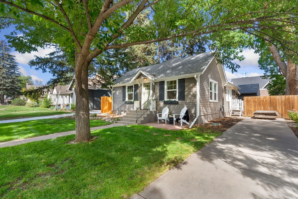 Shade Tree Bungalow Old Town, Yard & Garage