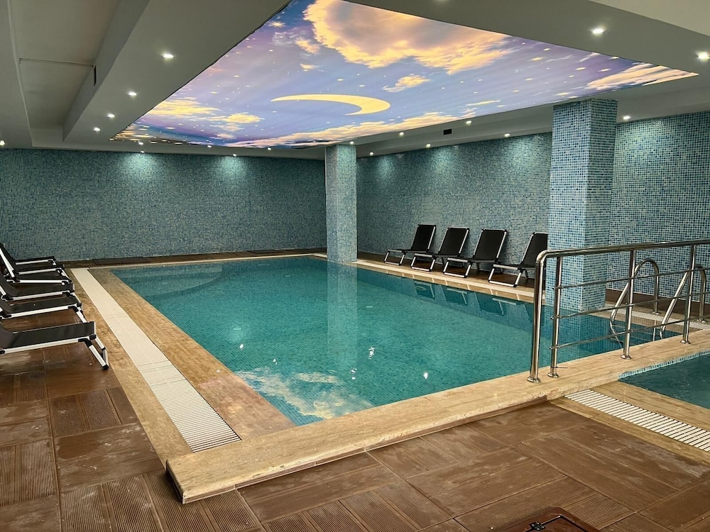Heaven Hills Complex