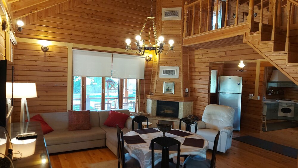 Wooden Villa w Private Garden Orchard -room w AC view 2