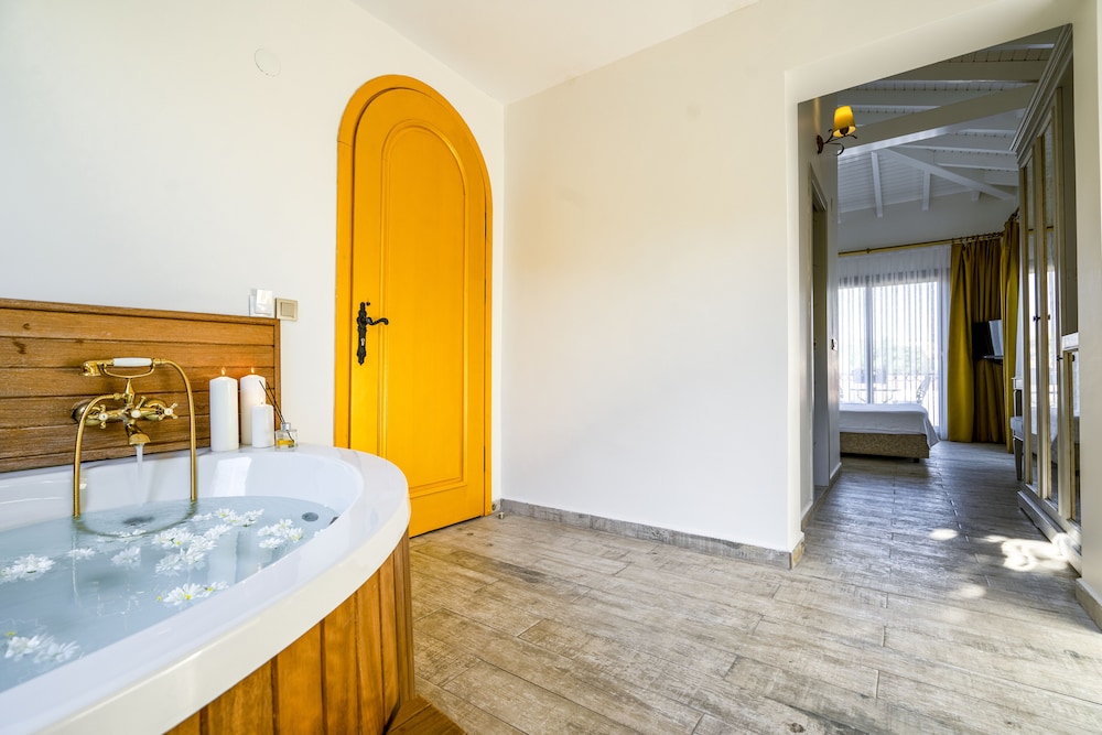 Hotel De Gold Alaçatı - Image 52