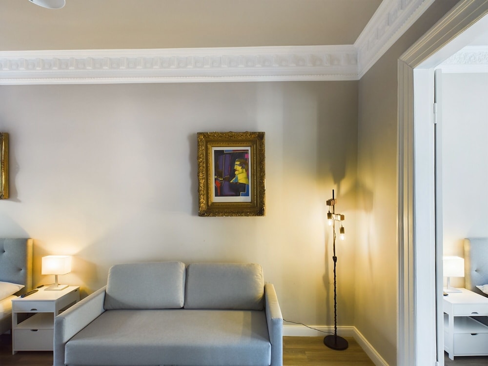 Art Apartments