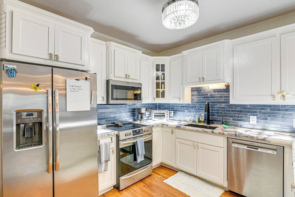 Near Surfside Jetty County Park: Home w/ Deck!