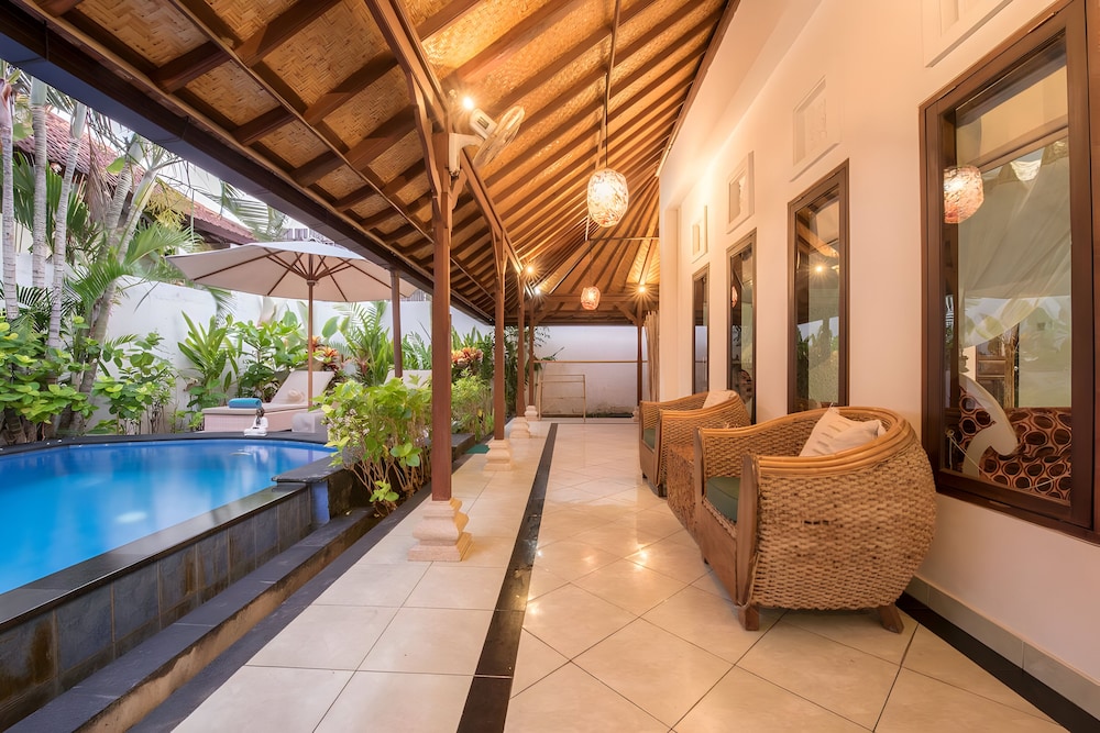 Villa Panda Seminyak Next to KU DE TA