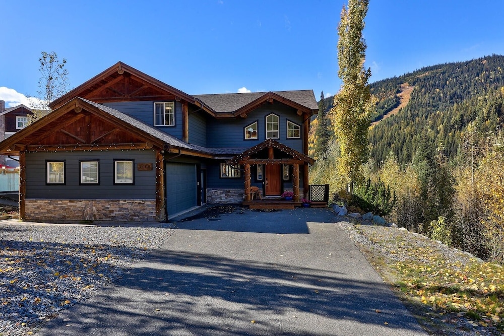 West Pine Lodge 3 Bedroom Home