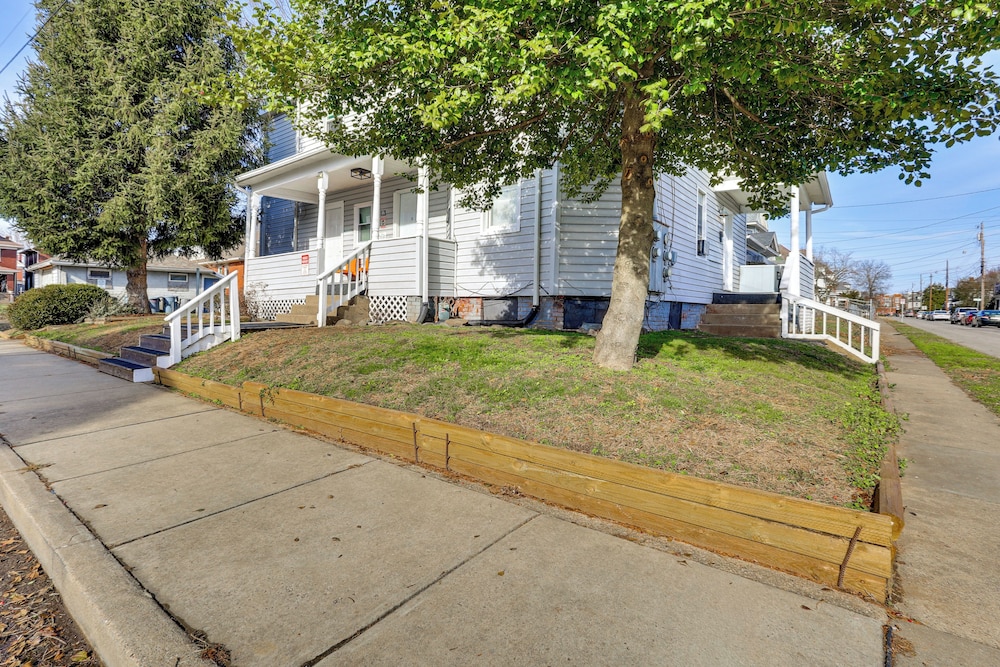 1 Mi to Camden Clark: Central Parkersburg Condo